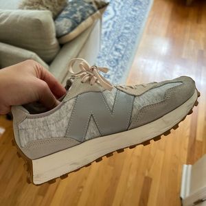 New Balance 327 Sneakers